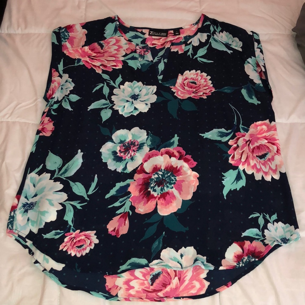 Flower sleeveless top